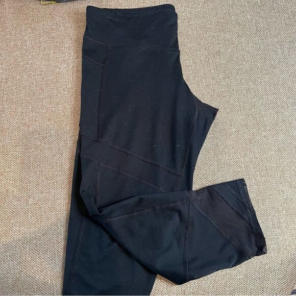 Champion (M) Black Mesh Panel Cropped Leggings - Medium - Picture 5 of 5